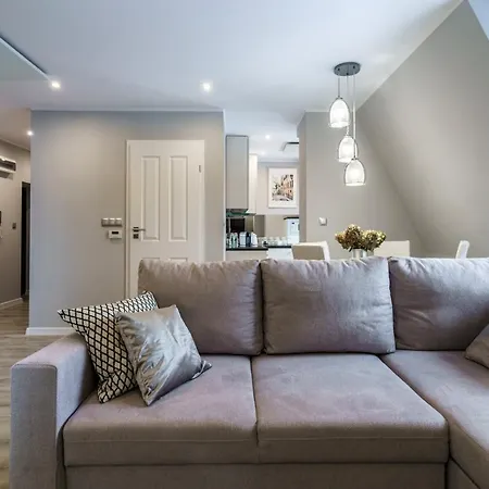 Nowoczesny - 200 Metrow Od Rynku